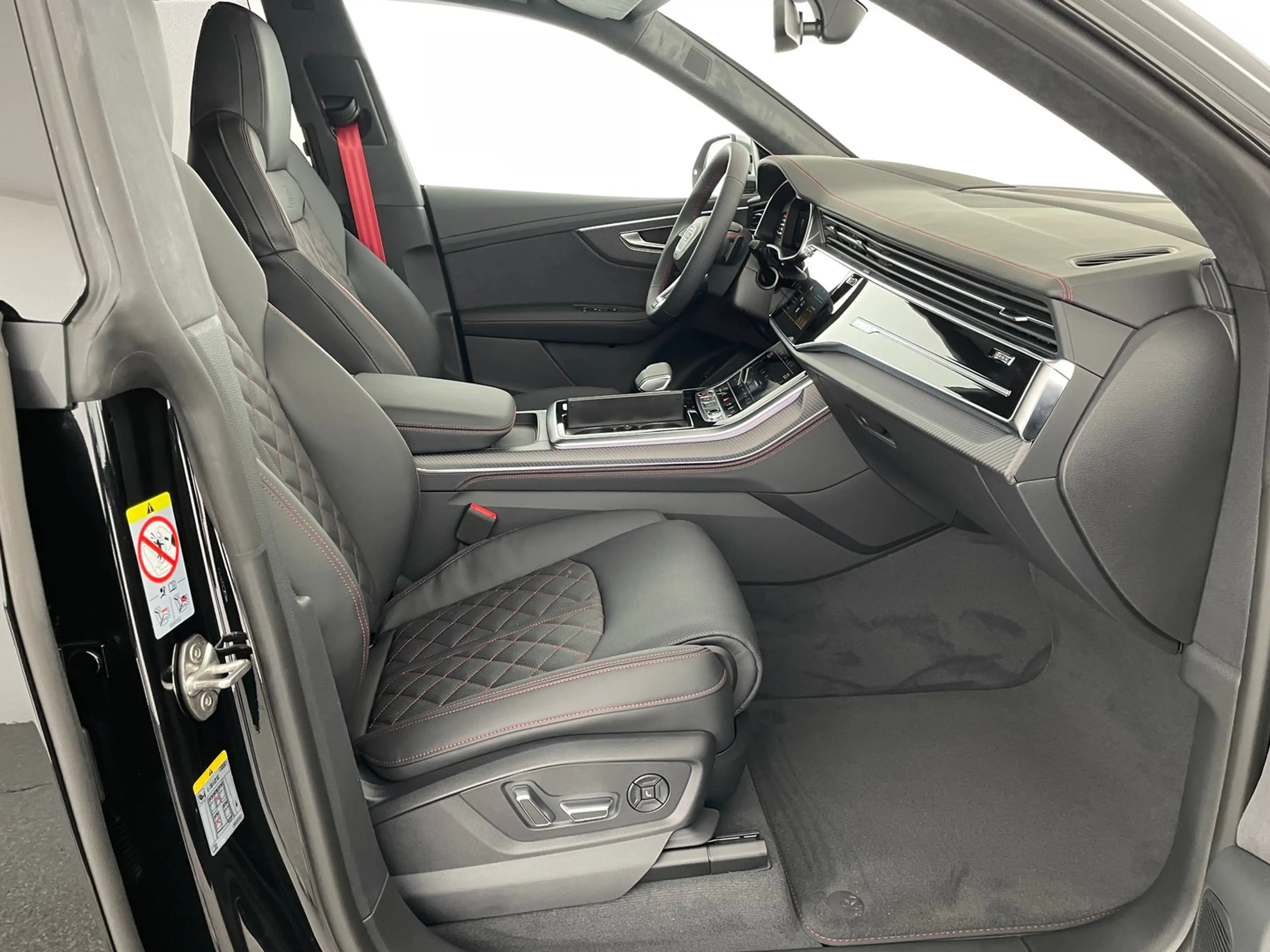 Audi SQ8 TFSI quattro — photo 10