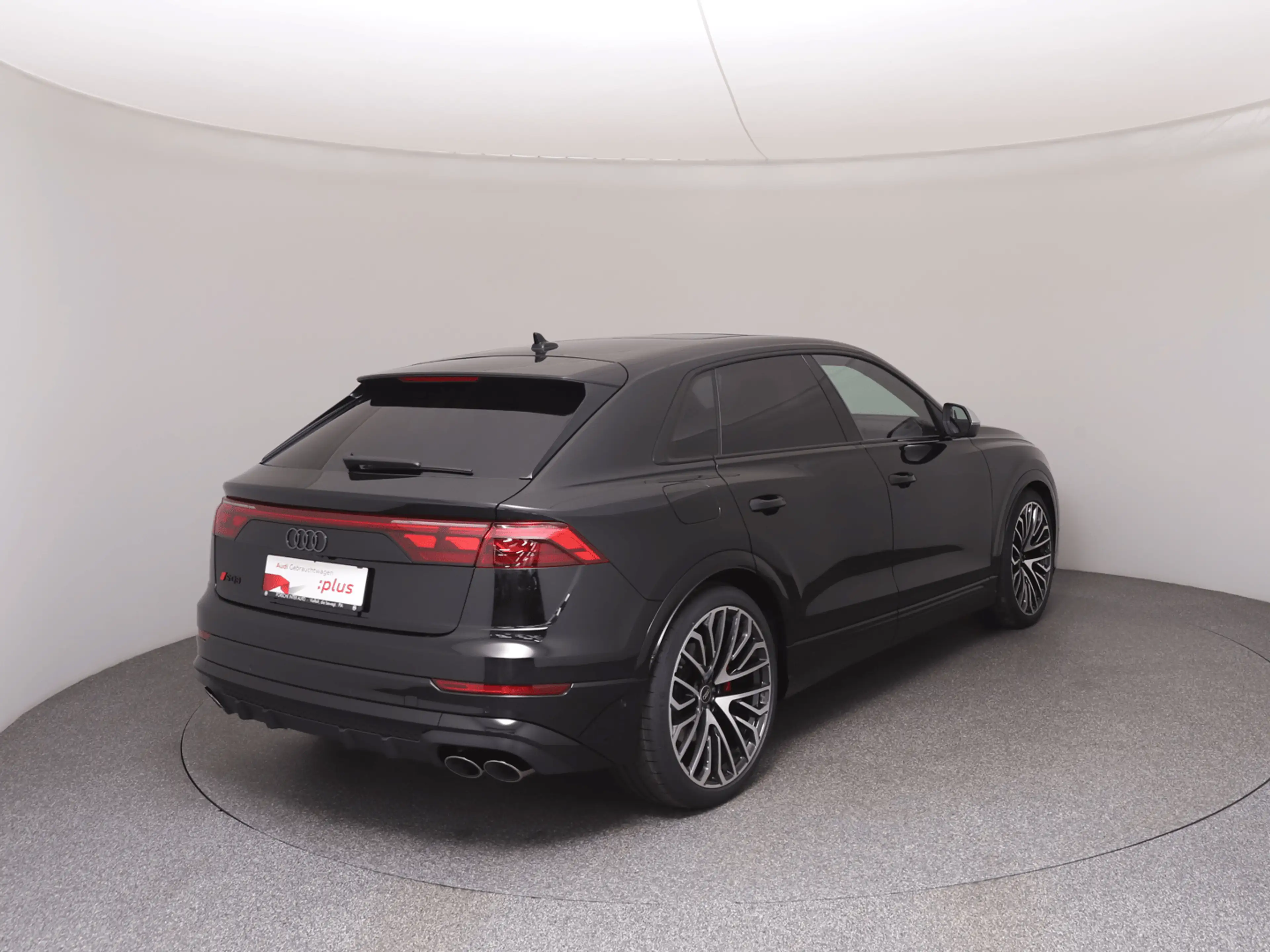 Audi SQ8 TFSI quattro — photo 4