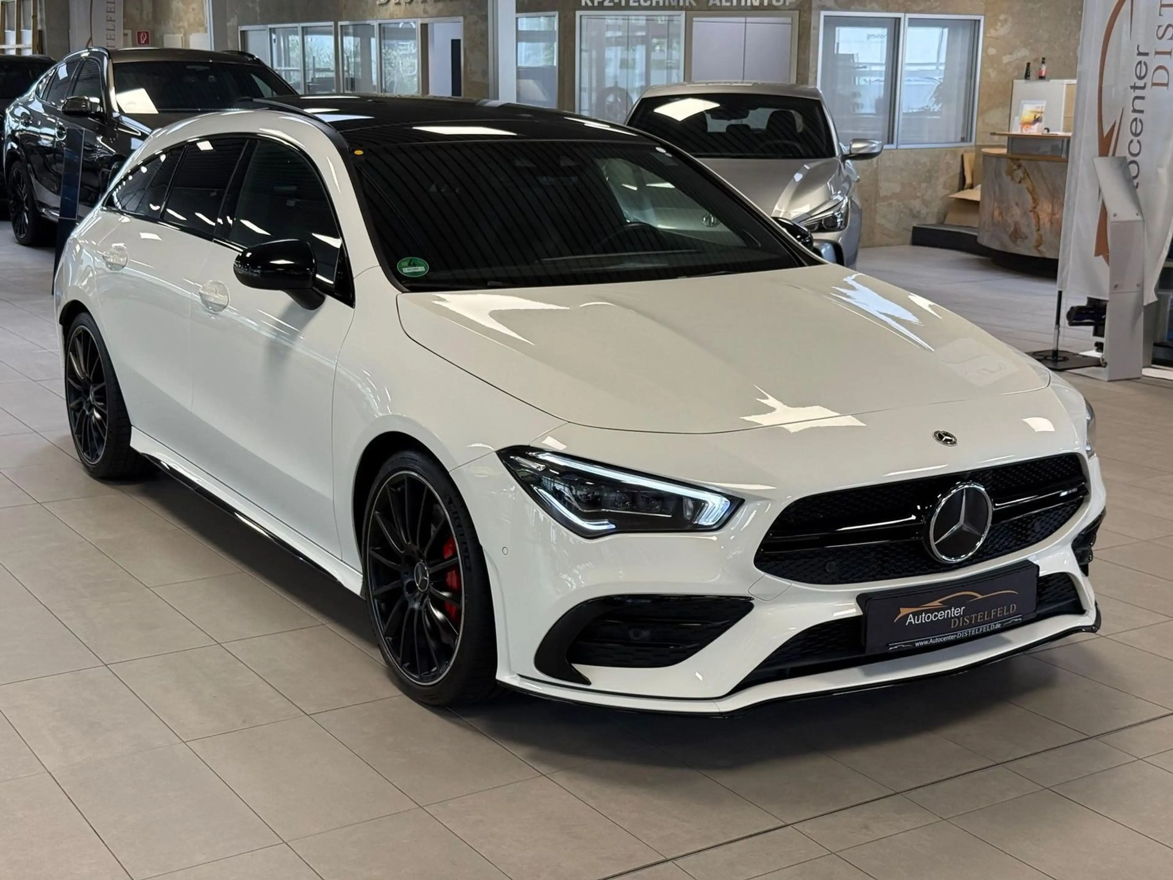 Mercedes-Benz CLA 35 AMG Automatik Panorama — photo 8