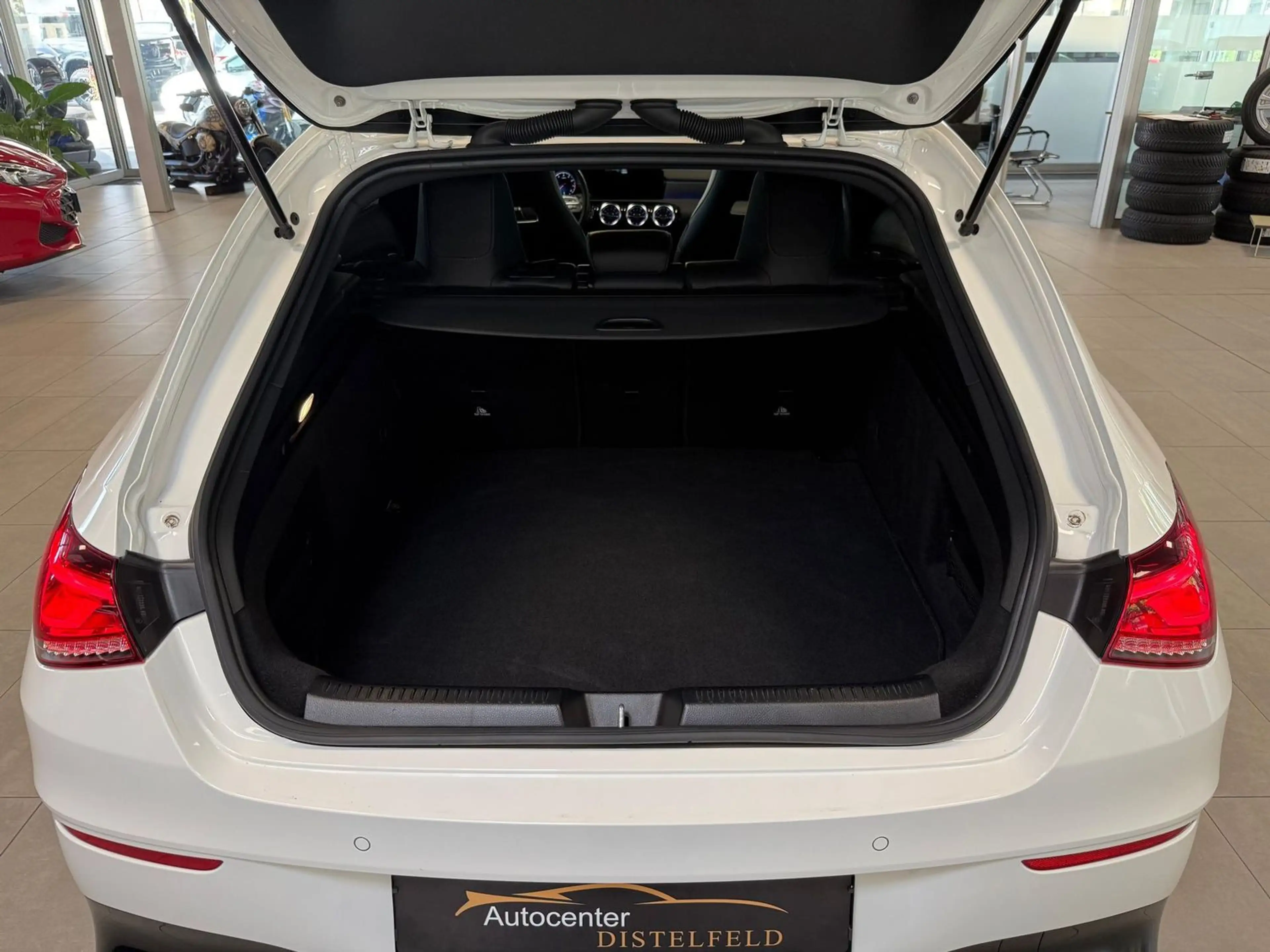 Mercedes-Benz CLA 35 AMG Automatik Panorama — photo 9