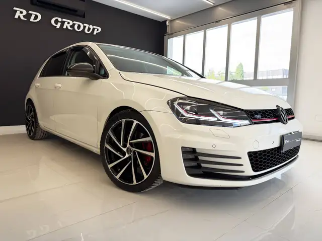 Volkswagen Golf view 4