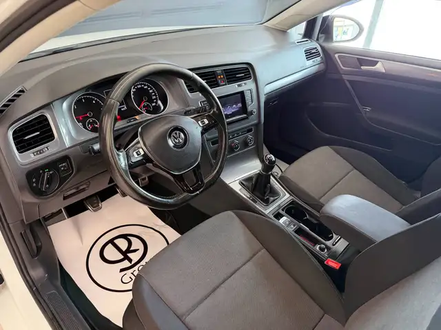 Volkswagen Golf view 9