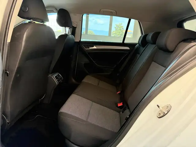 Volkswagen Golf view 11