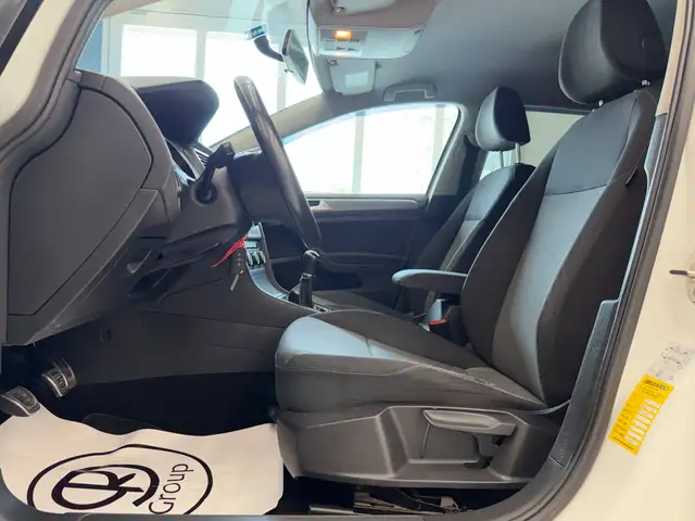 Volkswagen Golf view 10