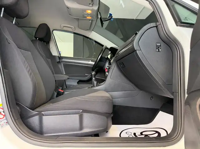 Volkswagen Golf view 13