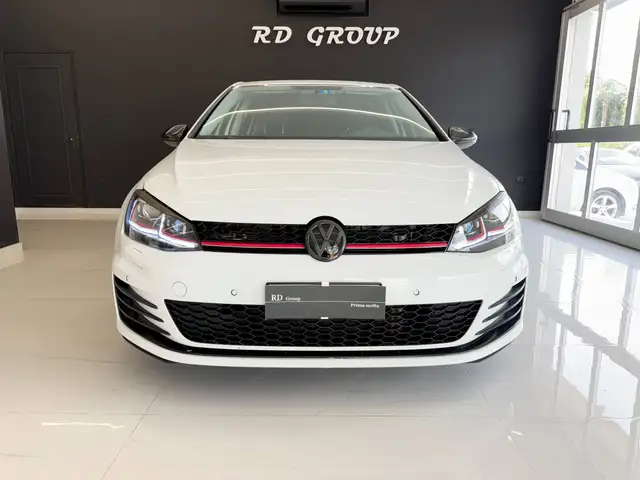Volkswagen Golf view 2