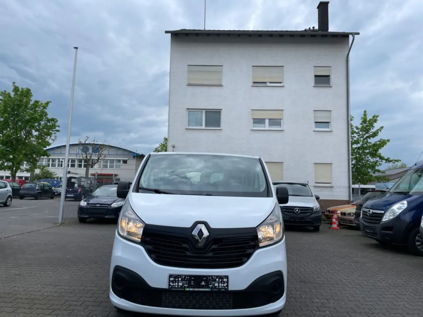 Renault Trafic Kombi L2*Lang*8-Sitzer*145PS*Klima*MwST* Weiß - 2