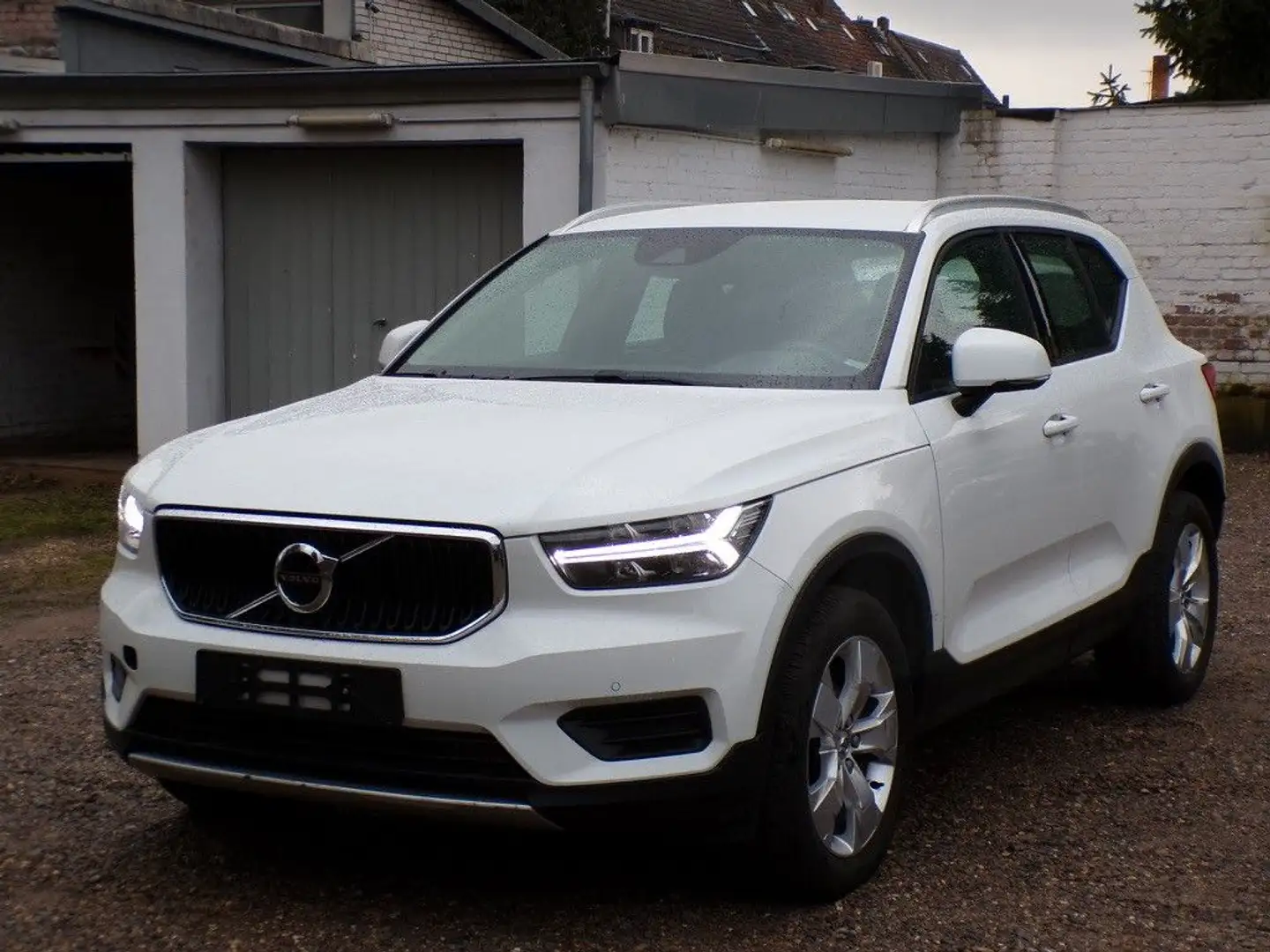 Volvo XC40 "Momentum Pro "Navi/Leder/Kam/LED/SHZ/STHZ Blanc - 1