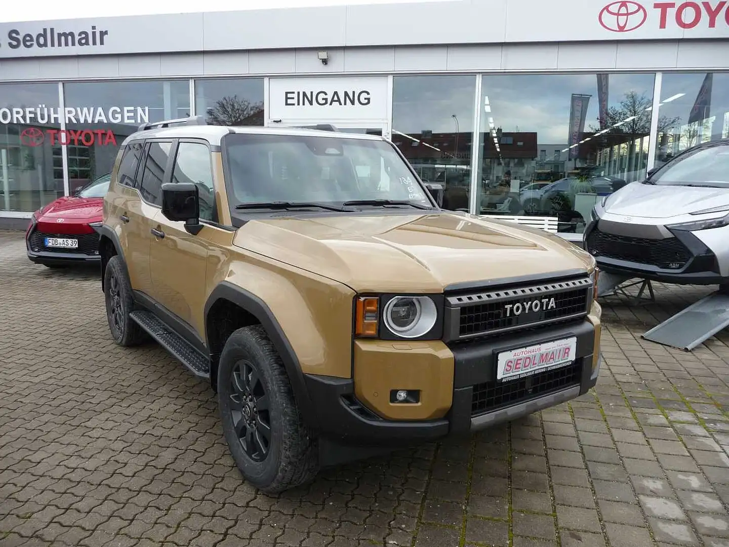 Toyota Land Cruiser 2.8 D-4D Automatik First Edition/SOFORT VERFÜGBAR Beige - 2
