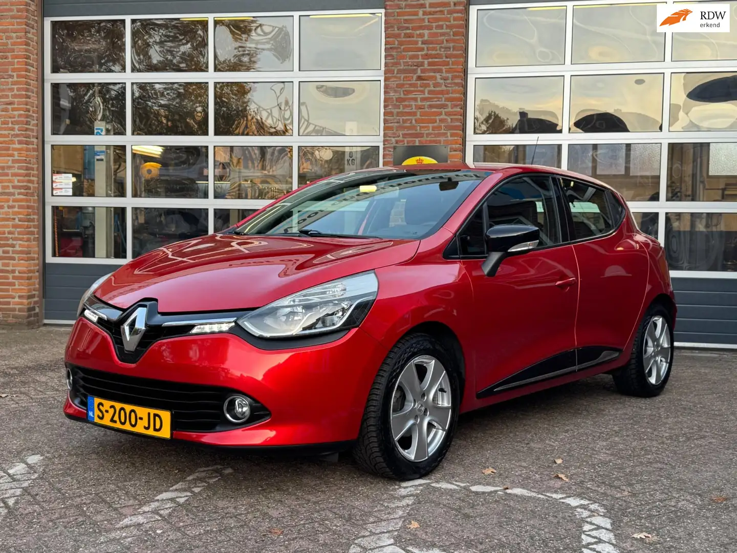 Renault Clio 0.9 TCe Expression, navi, cruise, PDC, 16 inch LM Rood - 1