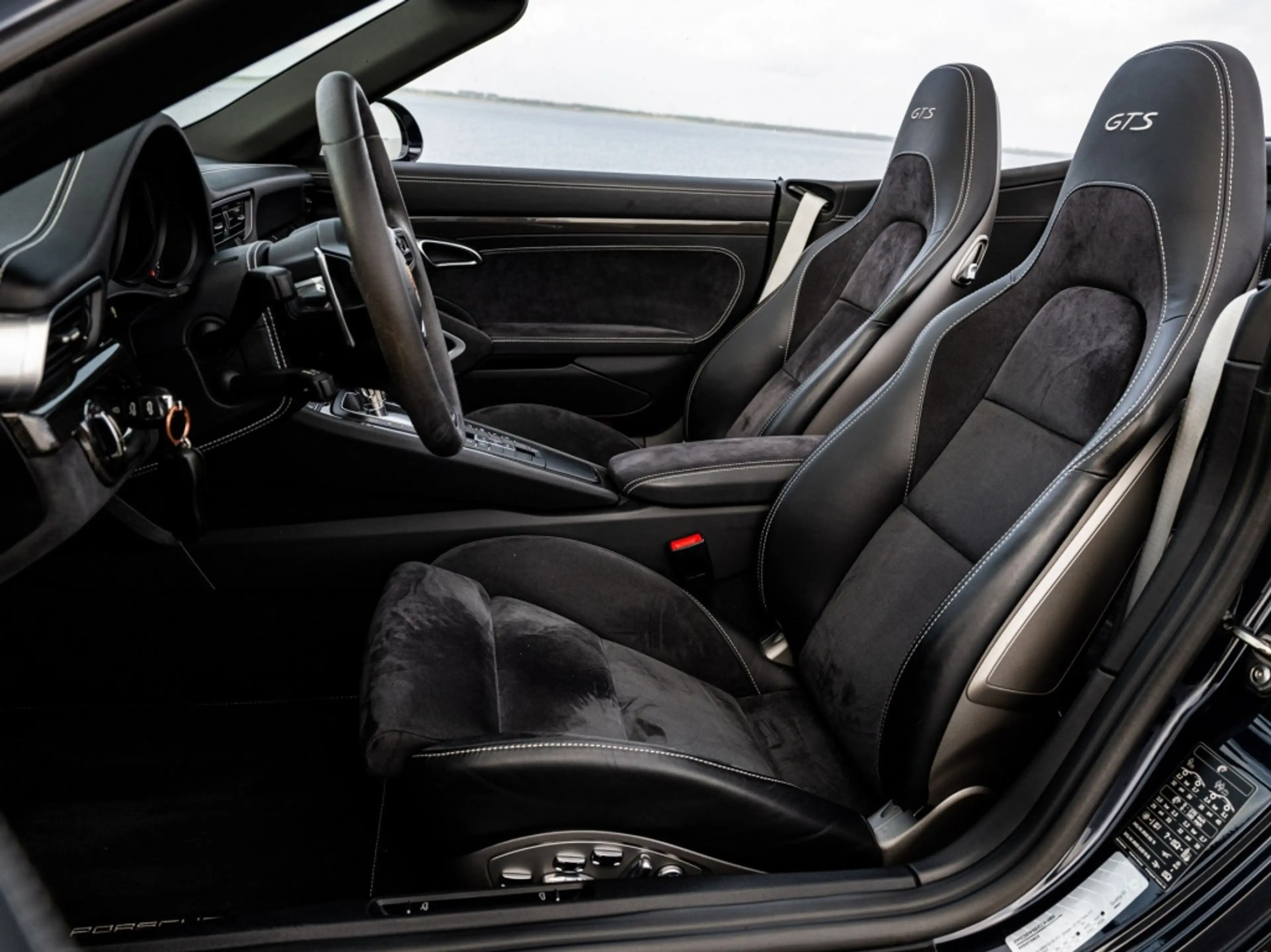 Porsche 991 Cabrio 3.0 Carrera GTS Dealer oh. NAP 2e eig. — photo 7