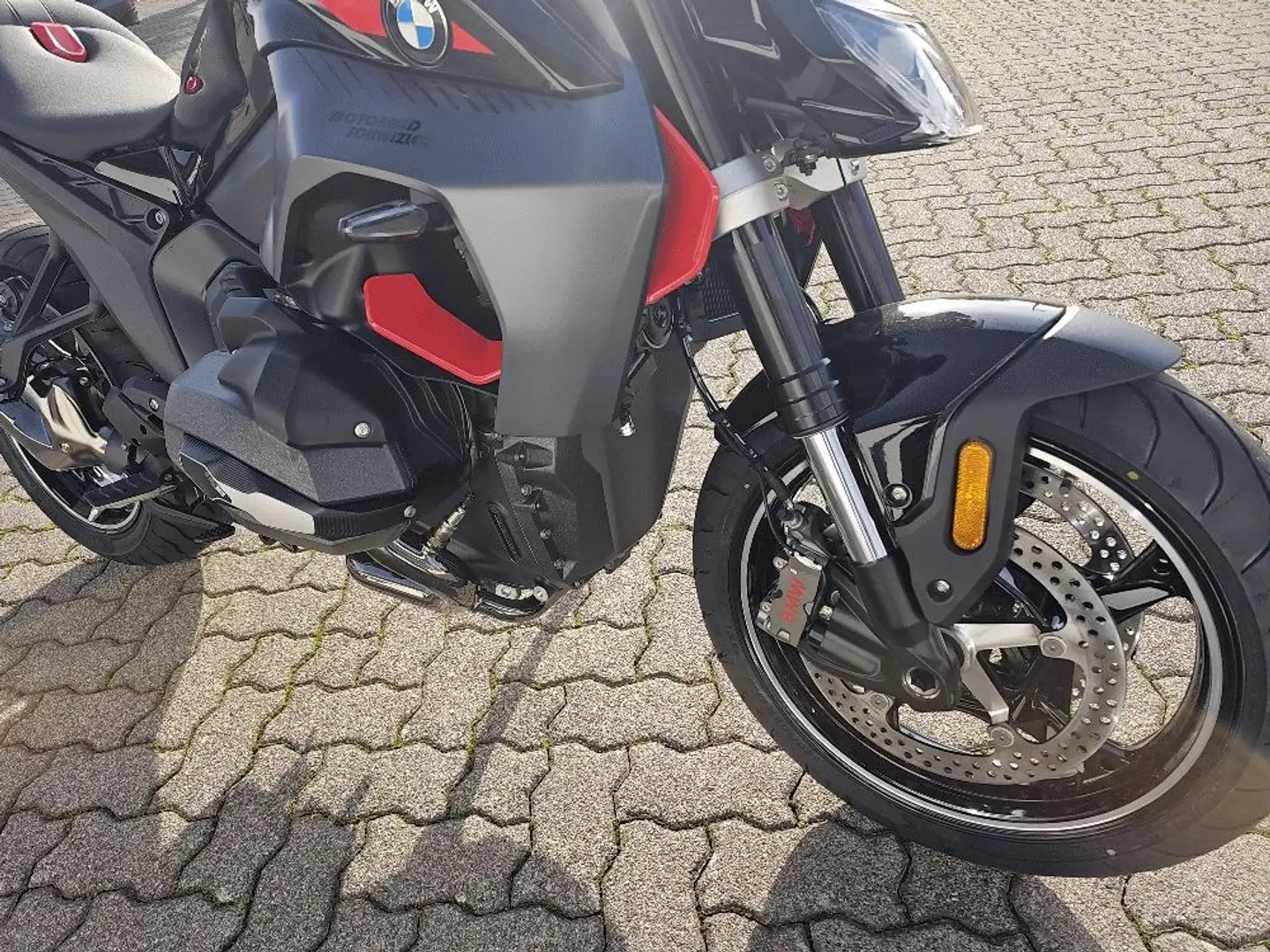 BMW R 1300 R Neuwertiger Zustand Noir - 2