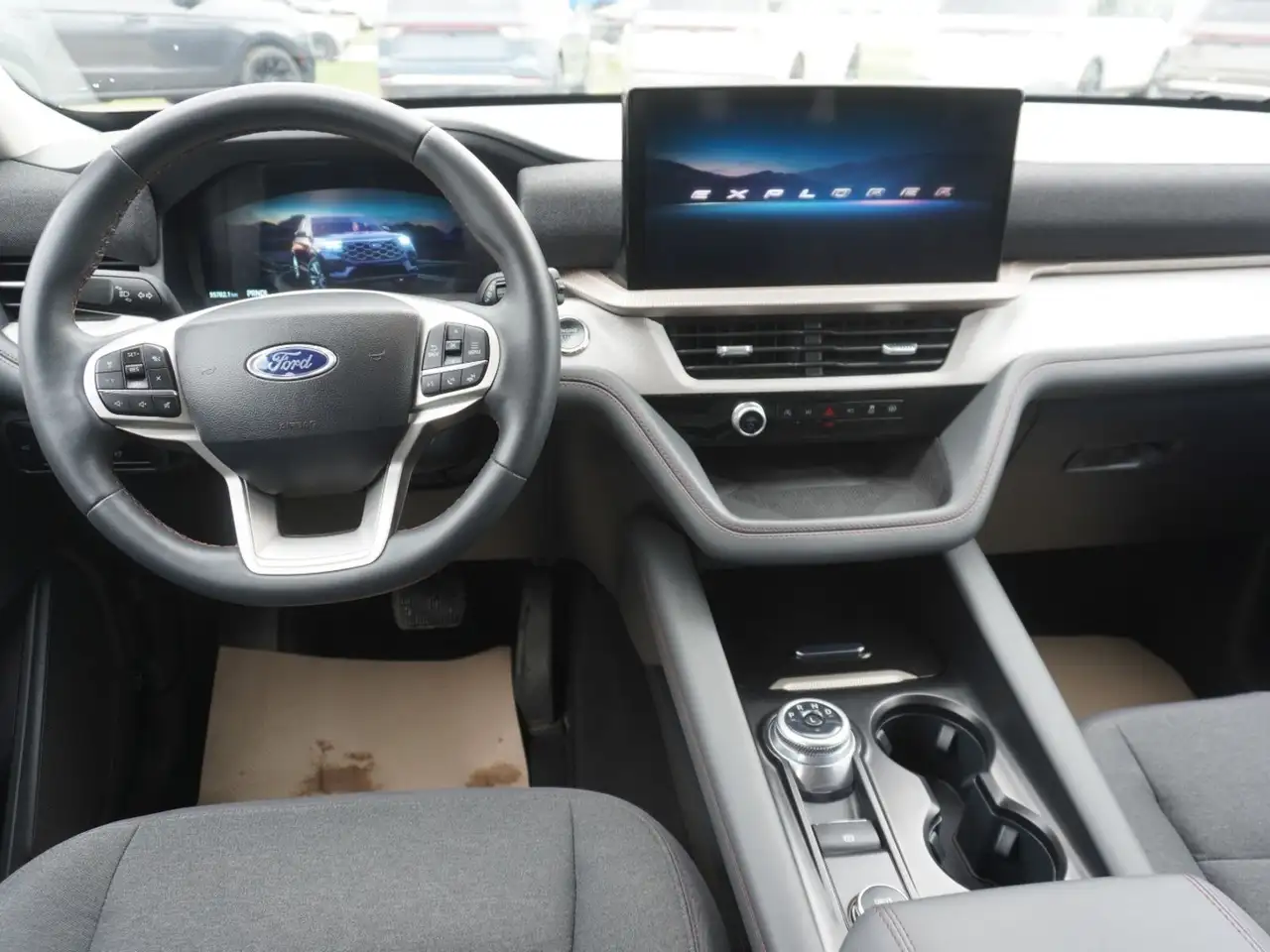 Ford Explorer снимка Ford Explorer