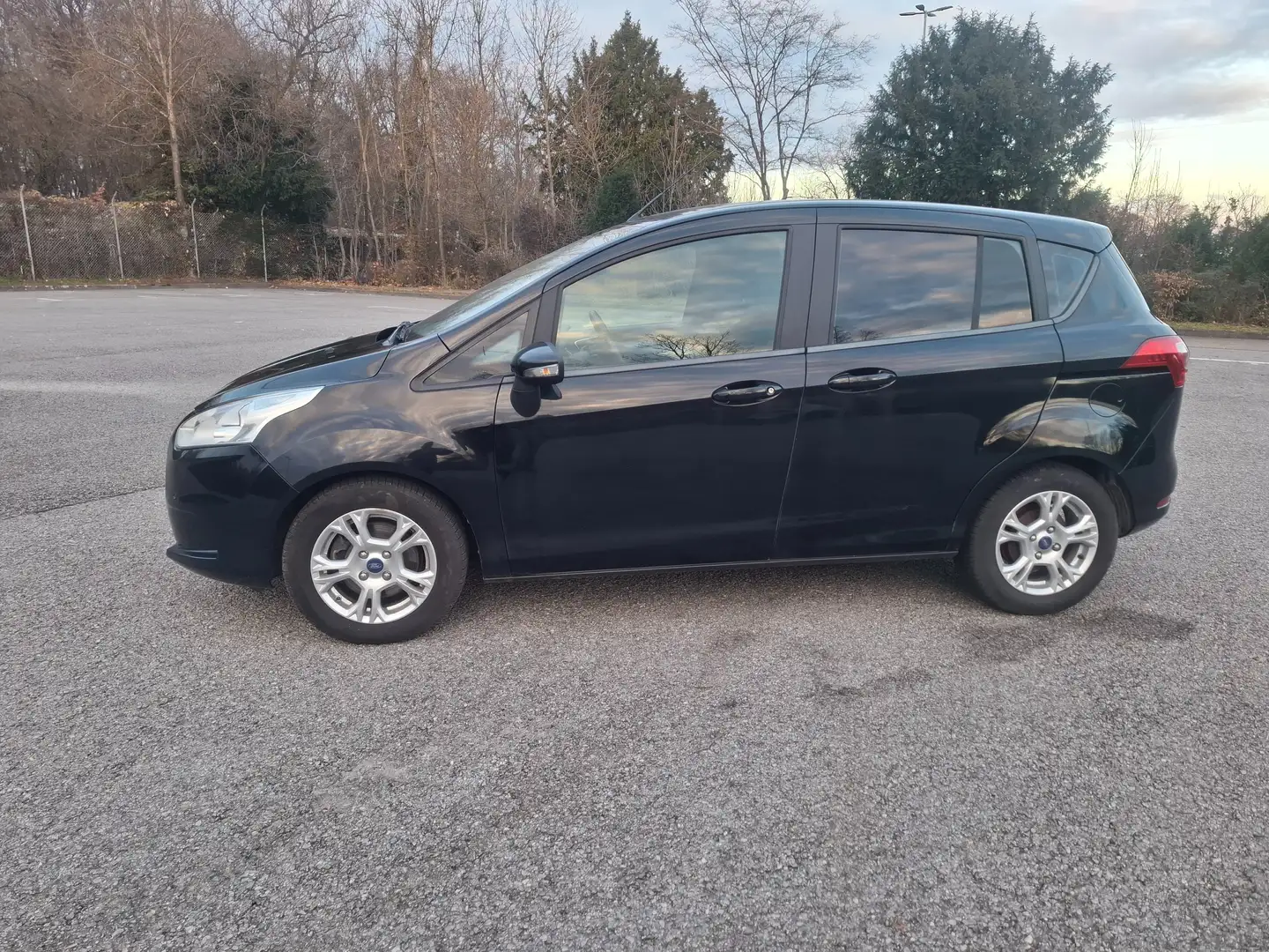 Ford B-Max Sync Edition Schwarz - 1