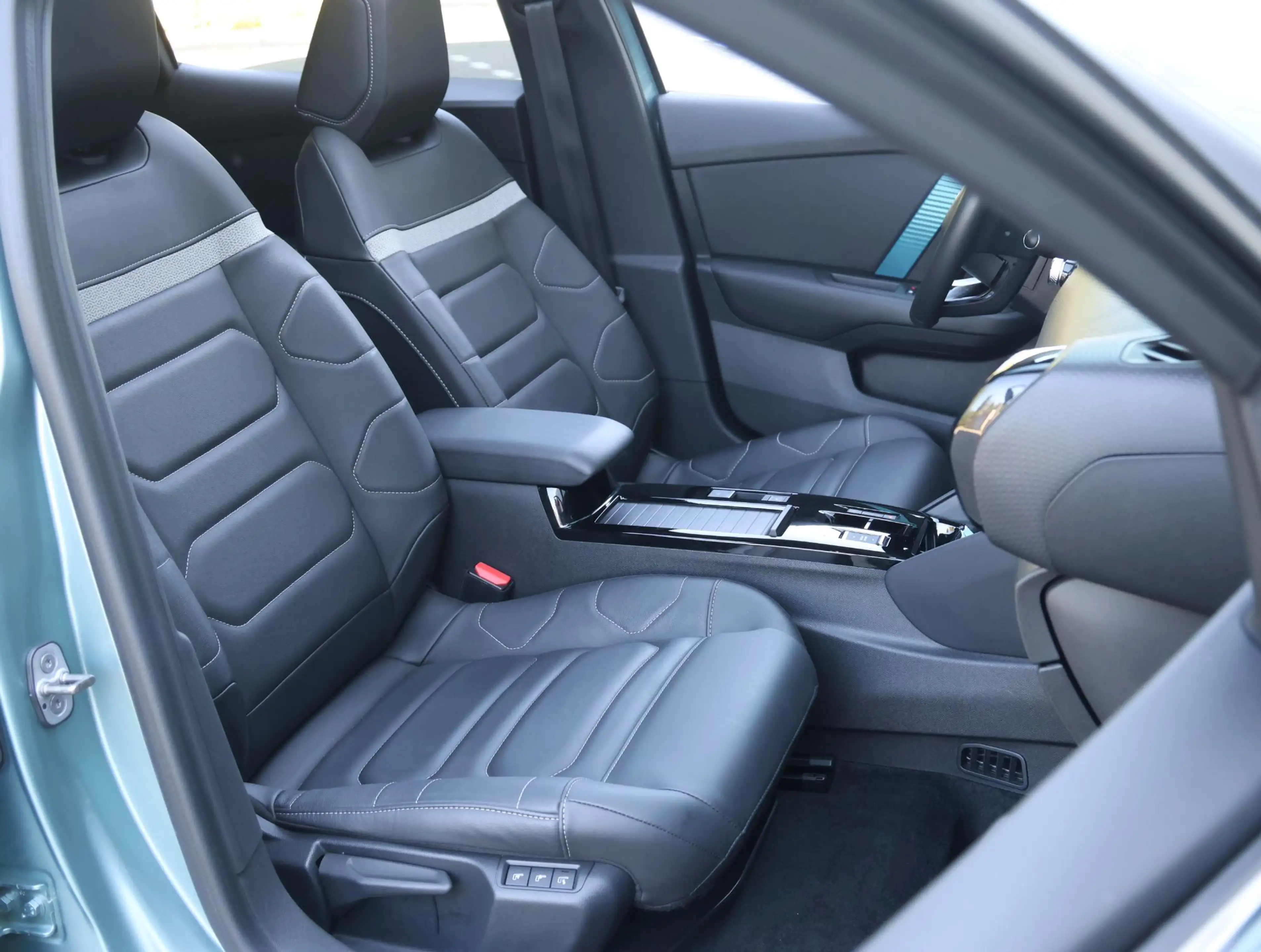 Citroen E-C4 Electric Shine 50 kWh | Camera | Verwarmbare Voorstoelen/St — photo 10