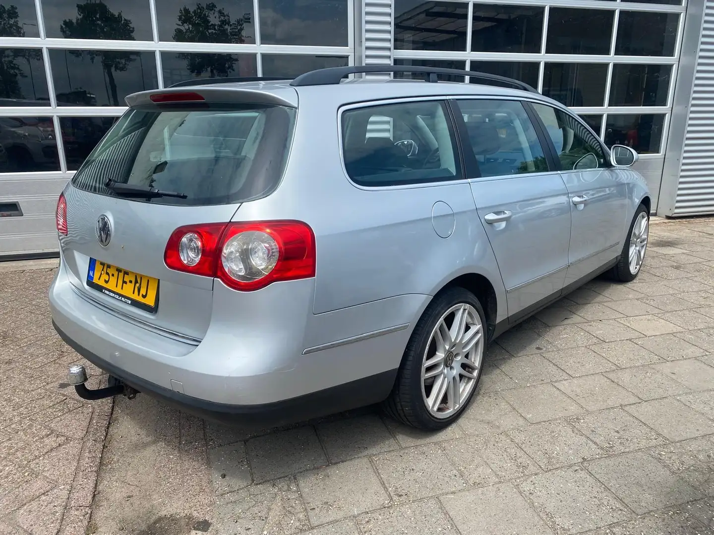 Volkswagen Passat Variant 2.0 FSI Comfortline (ALLEEN VOOR EXPORT) Grijs - 2