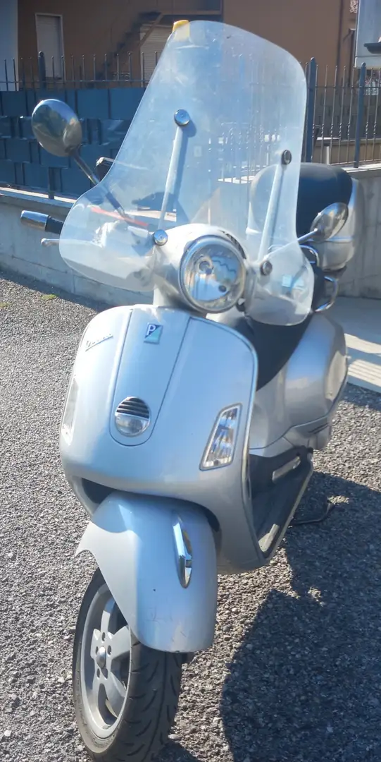 Vespa GTS 250ie Grau - 1