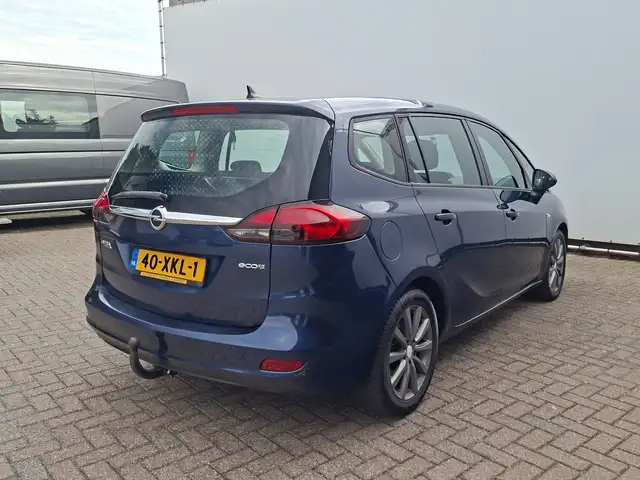 Opel Zafira Tourer view 3