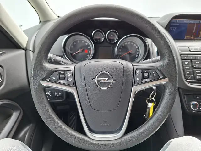 Opel Zafira Tourer view 14