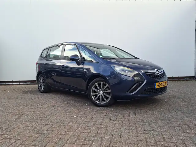Opel Zafira Tourer view 2