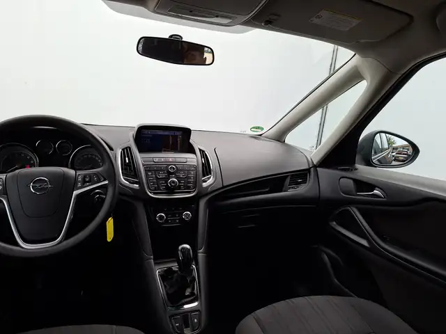 Opel Zafira Tourer view 12