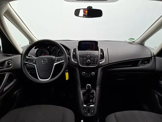Opel Zafira Tourer view 11