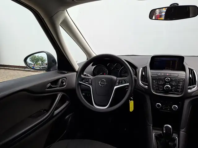 Opel Zafira Tourer view 13