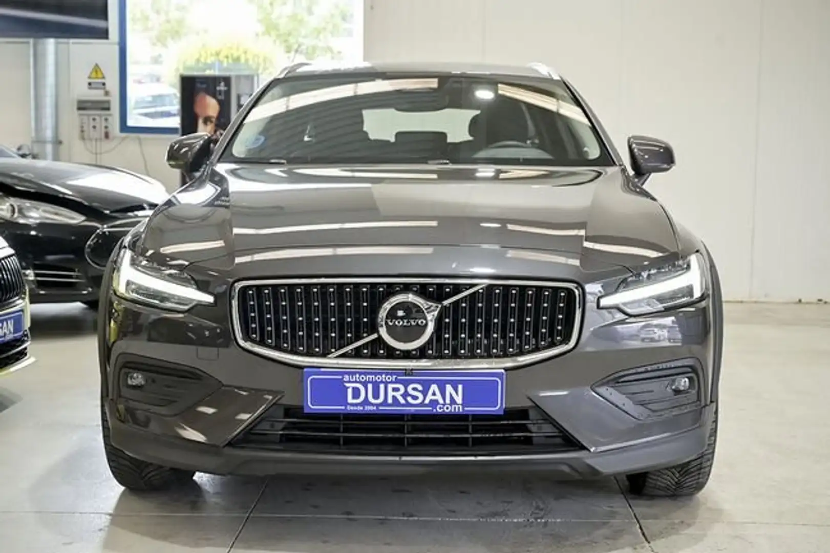 Volvo V60 2.0 B4 D AWD Cross Country Core Auto Marrón - 2