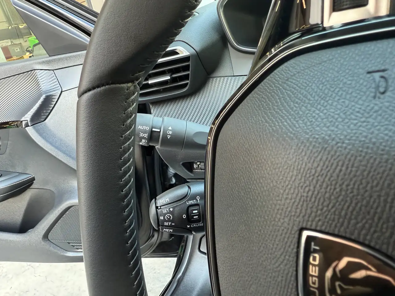 Peugeot 208 1.2i TURBO 360 CAMERA DODE HOEK NAVIGATIE LEDER FULL LED CARPLAY, миниатюра 16