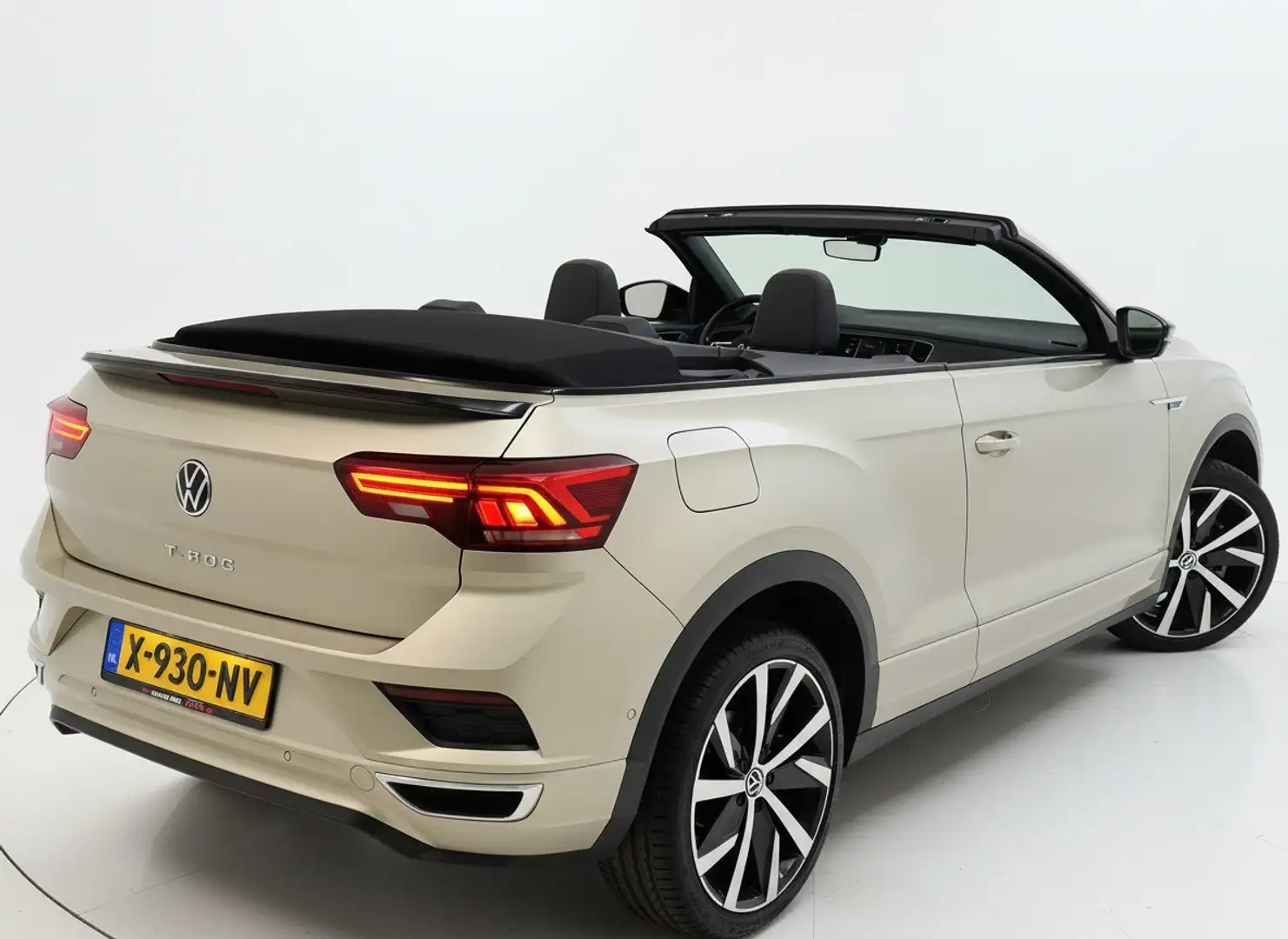 Volkswagen T-Roc Cabrio 1.5 TSI 150PK DSG R-LINE SPORT NAVI/PDC/LED Gris - 2