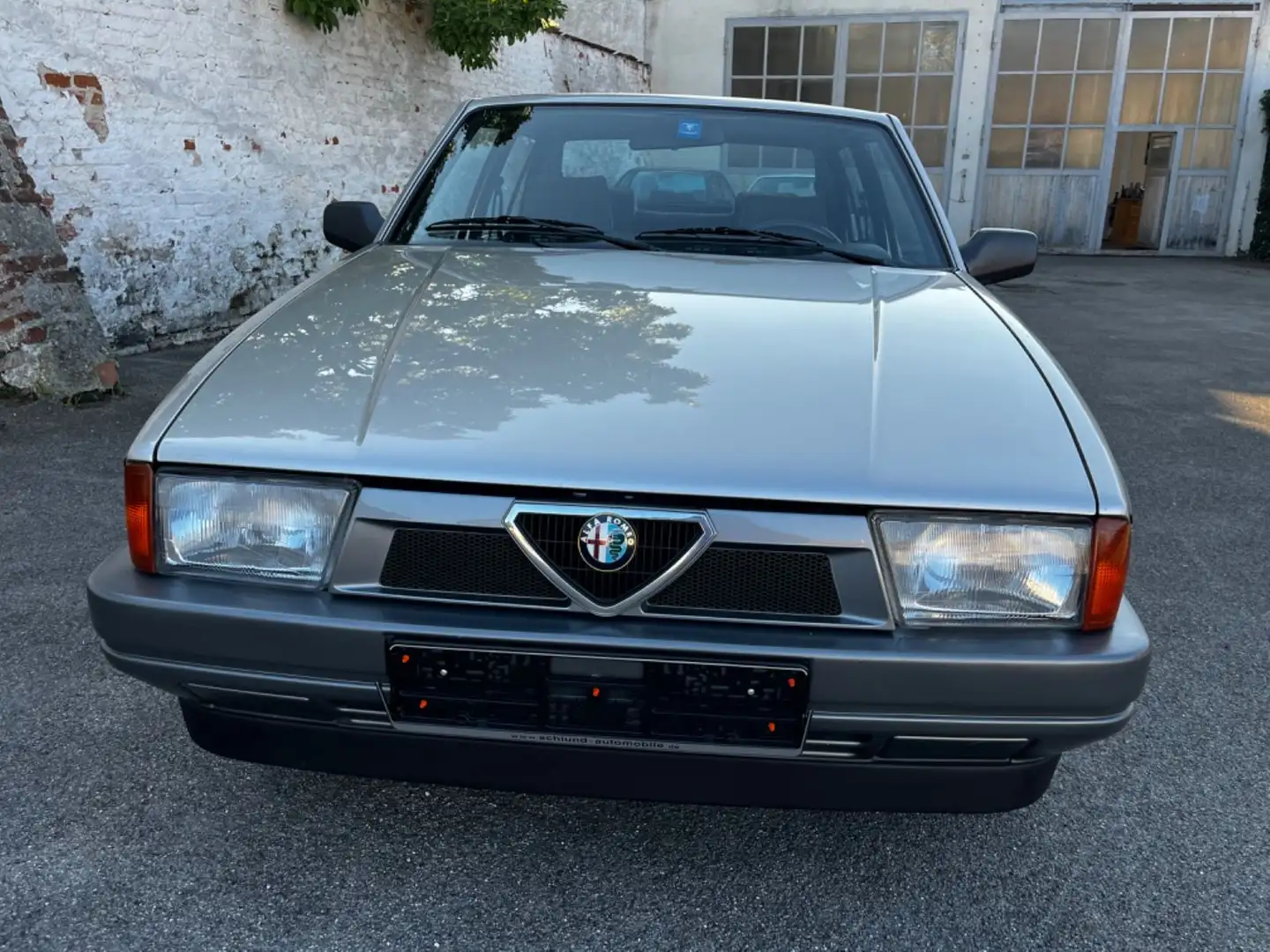Alfa Romeo 75 1.6   TOPZUSTAND TRANSAXLE 1.Lack Stříbrná - 2