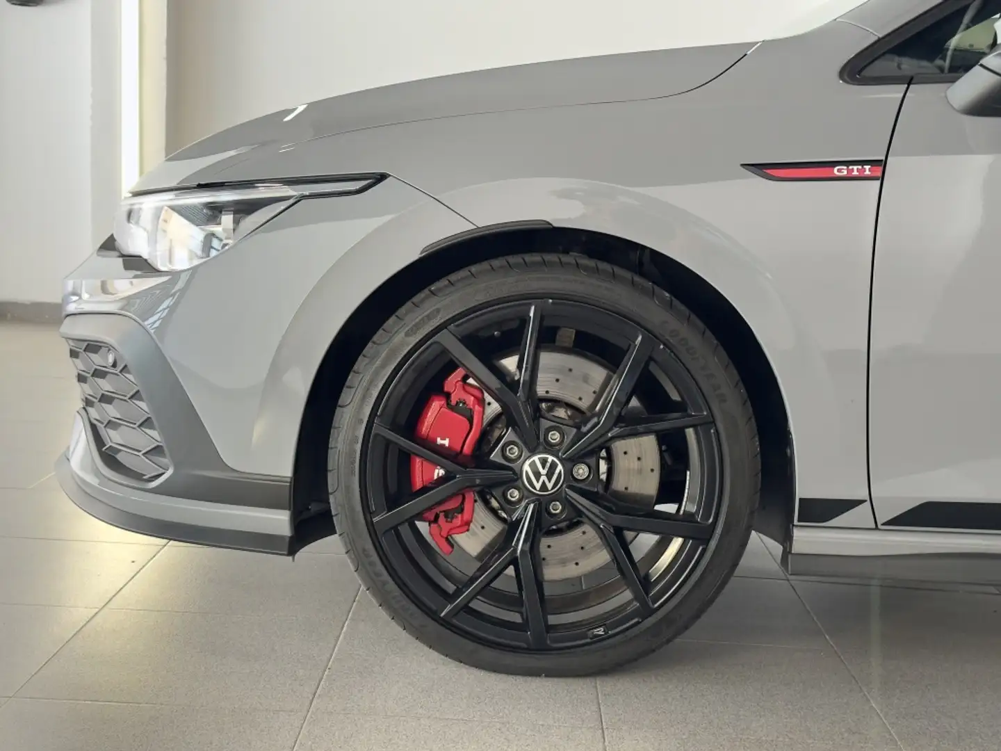 Volkswagen Golf GTI 2.0 TSI Clubsport DSG 221kW Grijs - 2