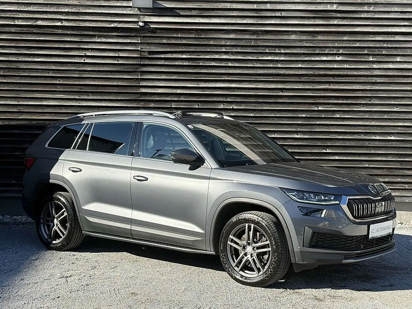 Skoda Kodiaq 2.0 TDI Style (EURO 6d) PANO, AHK, 7Sitzer... Silber - 2