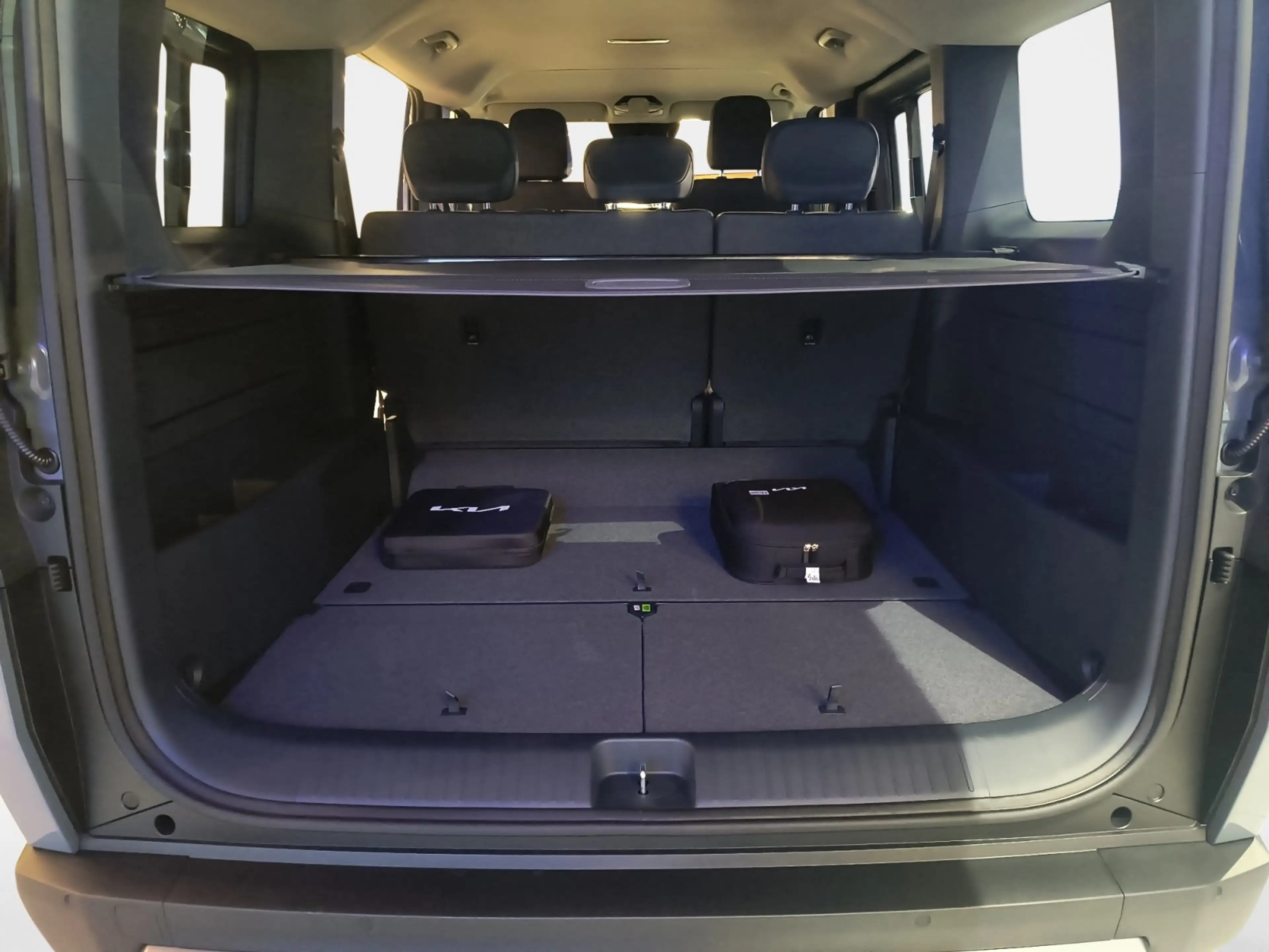 Kia PV5 Passenger Elektro 71,2 kWh Elite 360*SHZ*ACC — photo 11