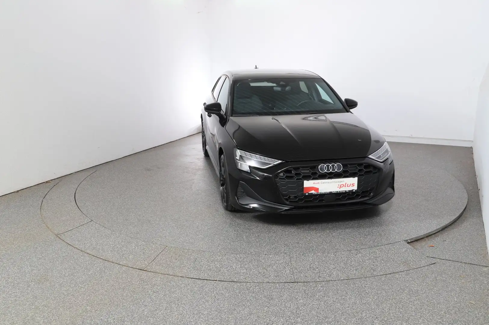 Audi A3 40 TFSI e Schwarz - 2
