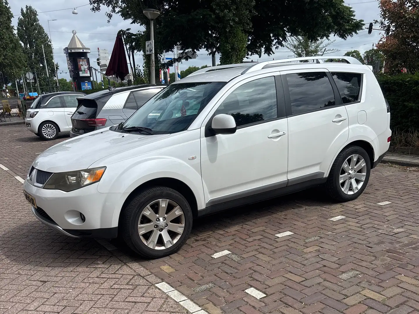 Mitsubishi Outlander Outlander 2.4 Intro Edit. 2WD Wit - 1