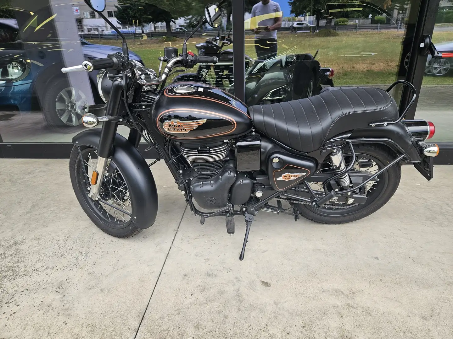 Royal Enfield Bullet 350 Noir - 2