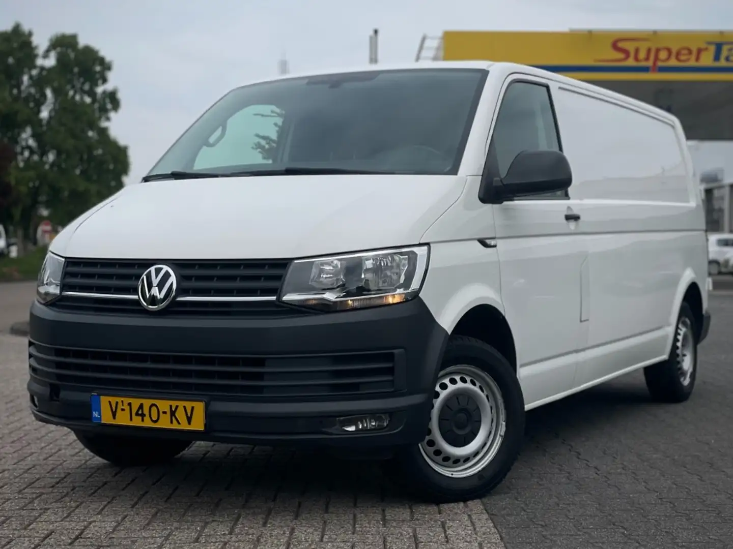 Volkswagen T6 Transporter 2.0 TDI 84KW L2H1 LANG CRUISE AIRCO PDC Wit - 1
