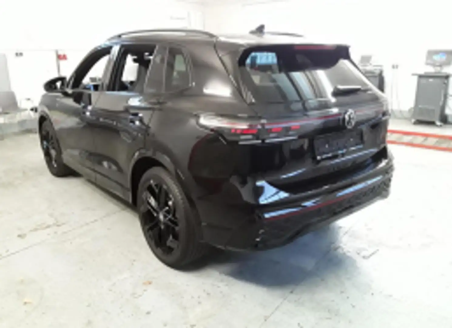 Volkswagen Tiguan R-Line 2.0l TDI 7-DSG MATRIX NAVI 360° Schwarz - 2