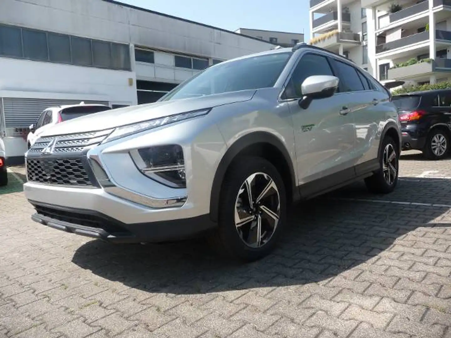 Mitsubishi Eclipse Cross Plug-in Hybrid BASIS 2.4 MIVEC 4WD Silber - 1
