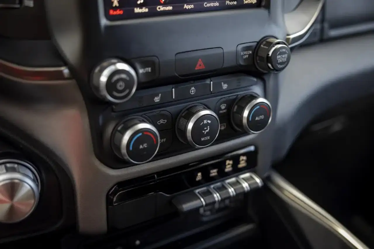 RAM 1500 снимка RAM 1500