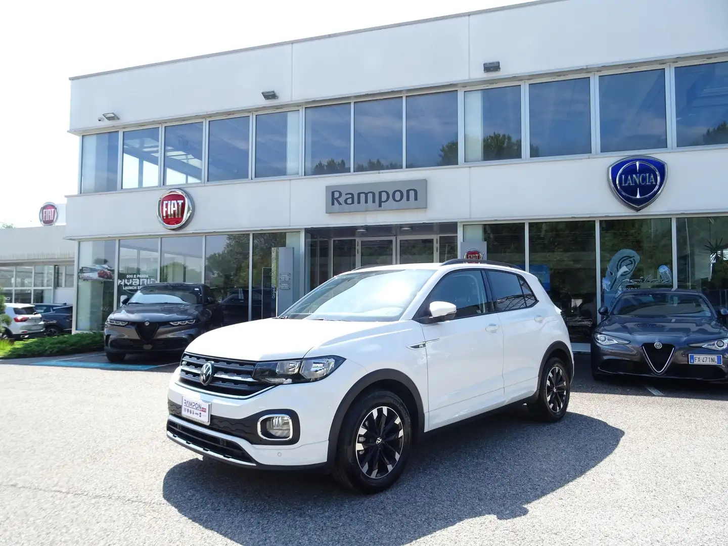 Volkswagen T-Cross 1.0 TSI 110 CV Sport R-line Bianco - 1