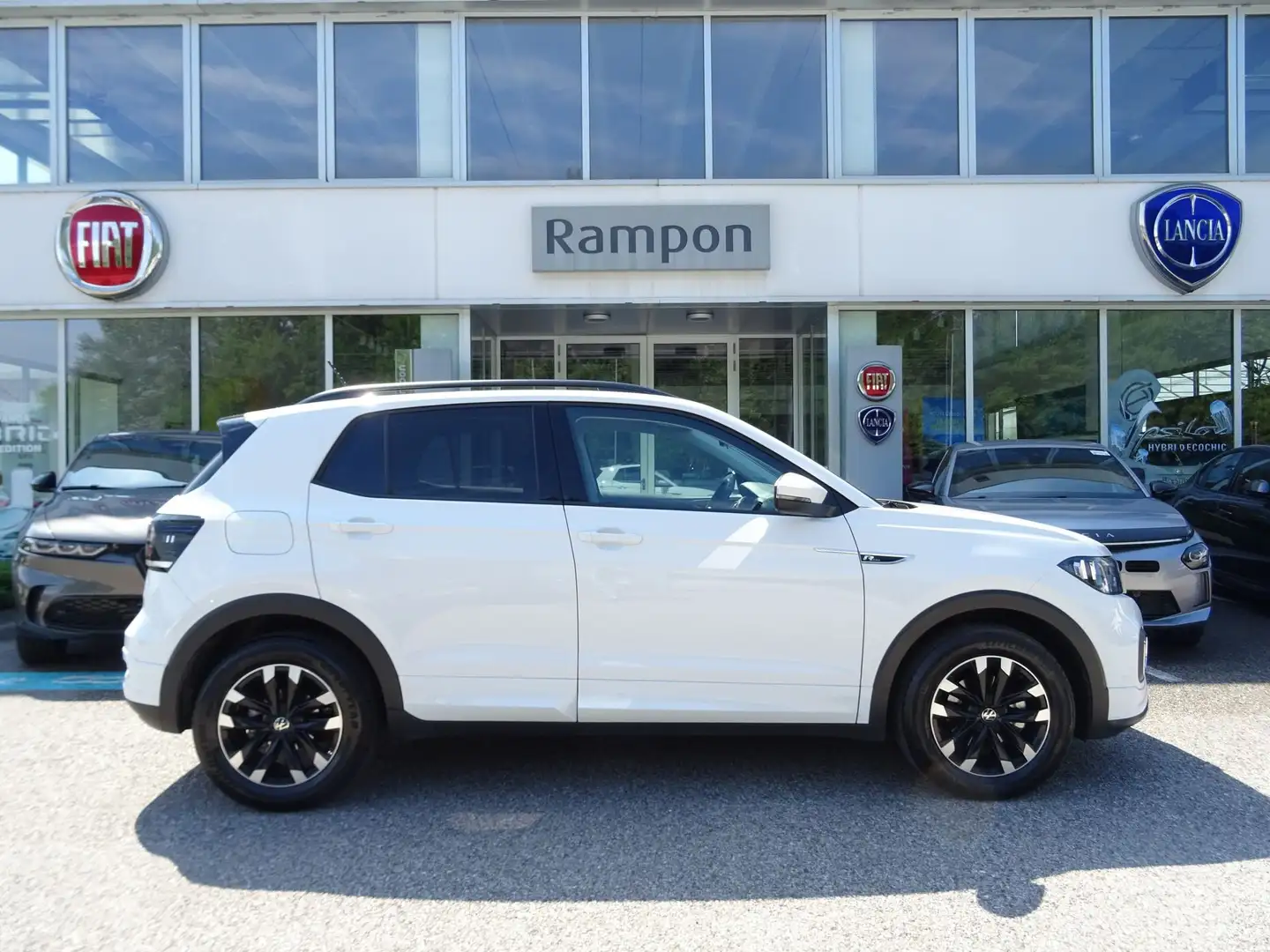 Volkswagen T-Cross 1.0 TSI 110 CV Sport R-line Bianco - 2