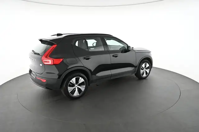 Volvo XC40 view 4
