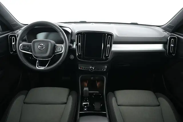 Volvo XC40 view 17