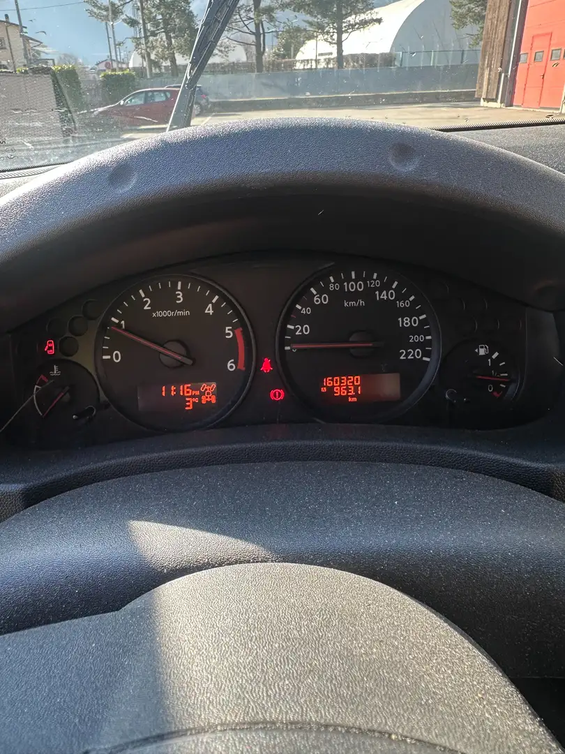 Nissan Navara Navara II 2010 2.5 dci d.cab Sport Platinum Šedá - 1