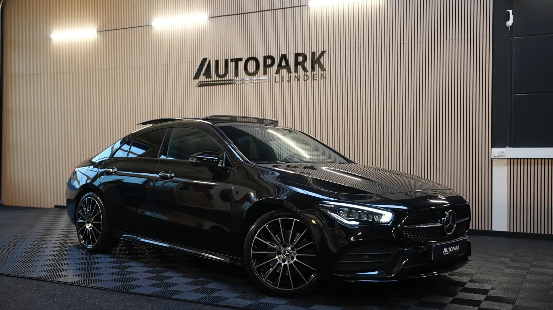 Mercedes-Benz CLA 200 Business Solution AMG/PANO/MEMORY/SFEERVERLICHTING Noir - 1