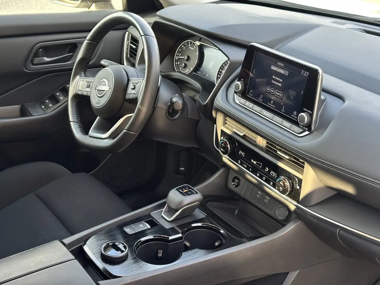 Nissan Rogue снимка Nissan Rogue