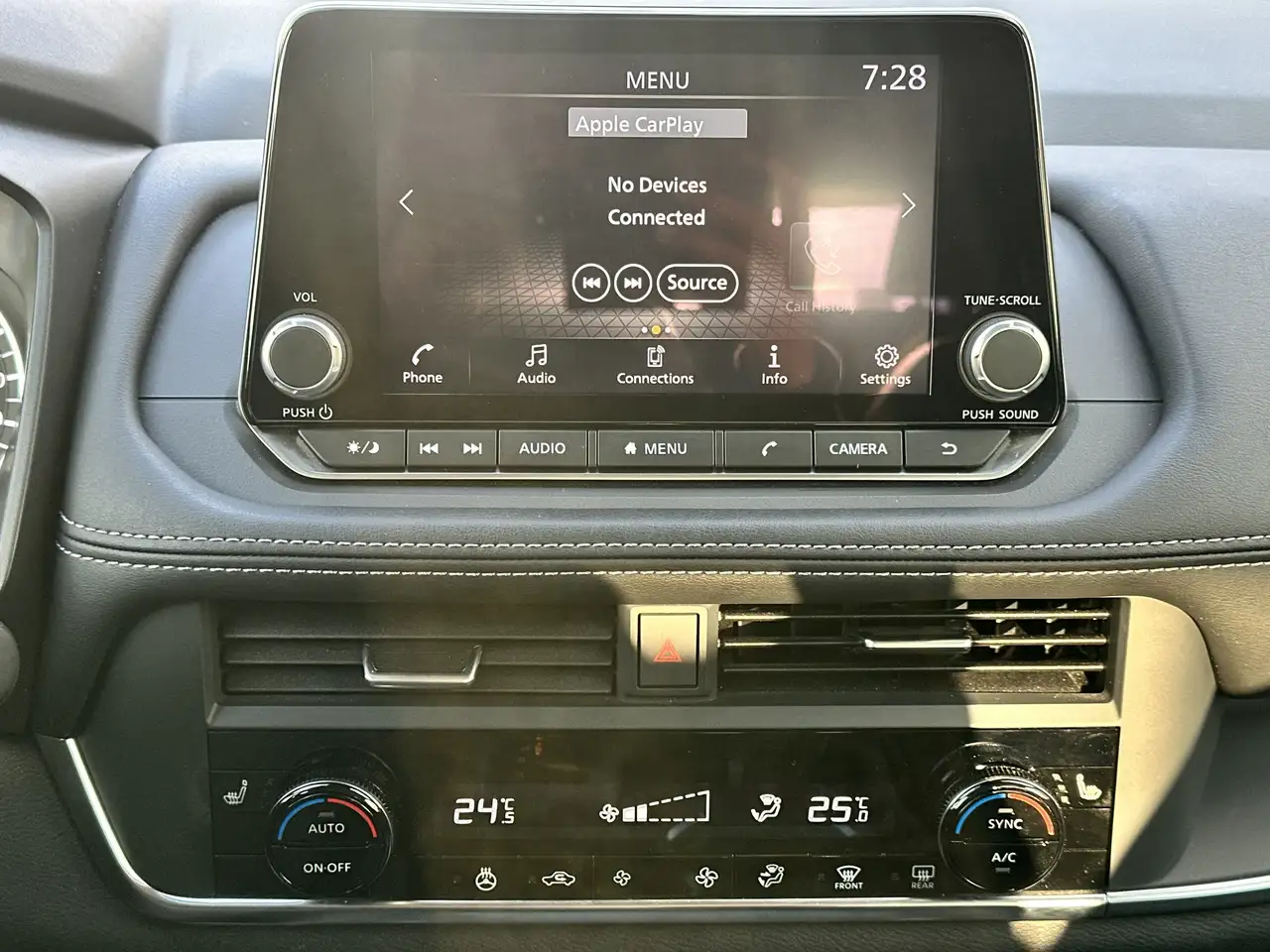 Nissan Rogue снимка Nissan Rogue