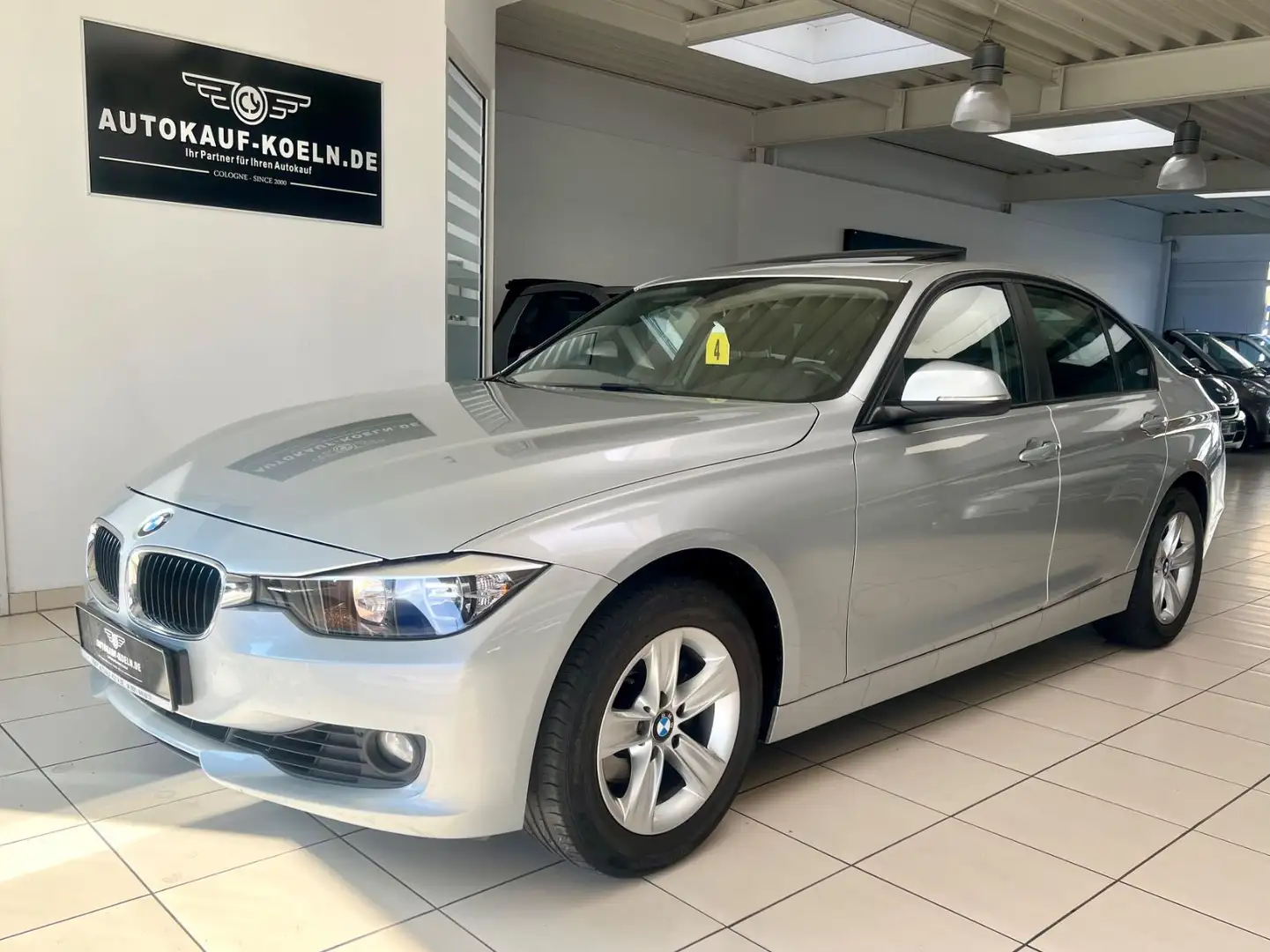 BMW 320 i Limousine/Automatik/Schiebedach/Klima/Alus Silber - 1